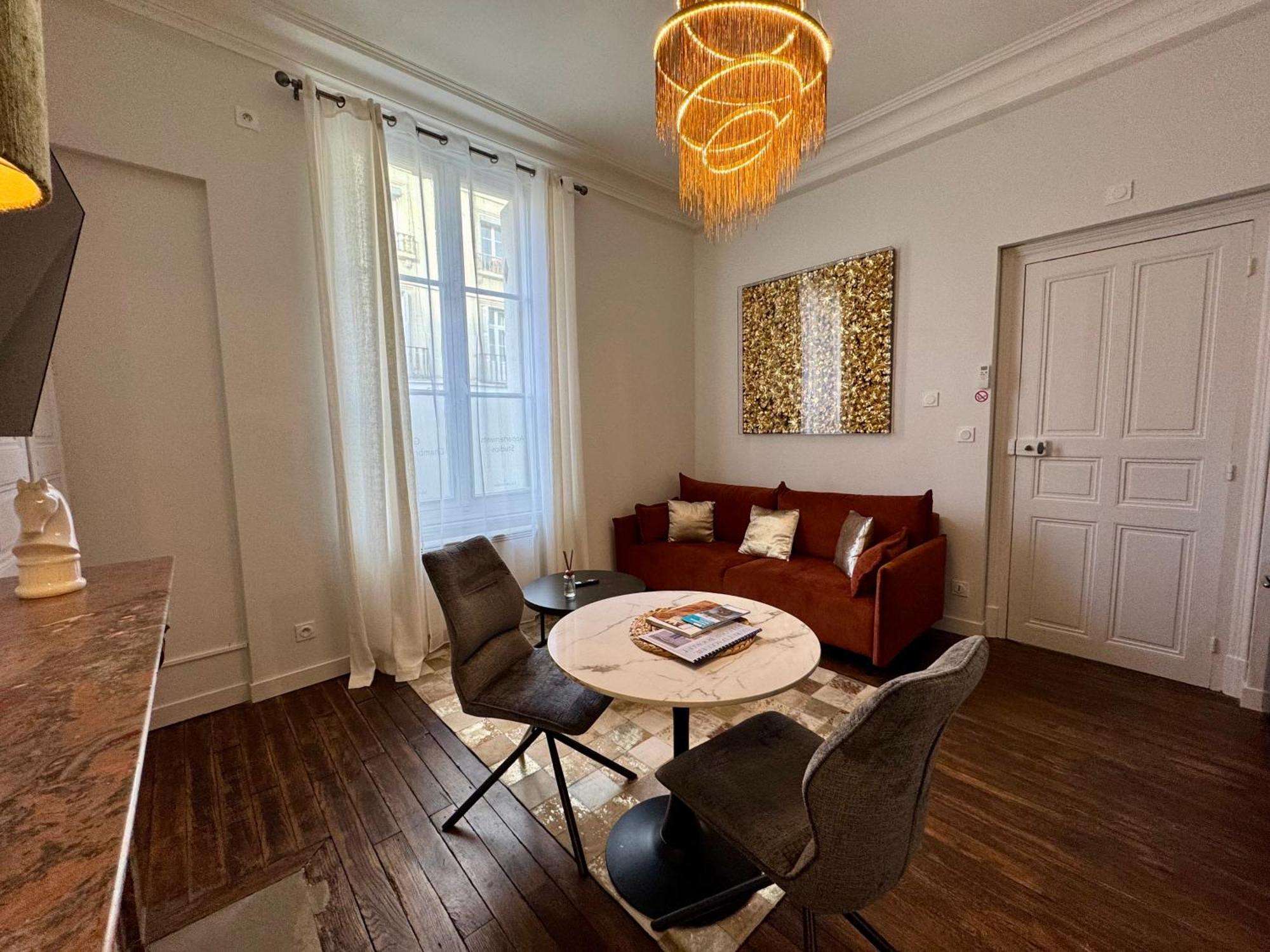 Le Marius Apartment Saumur Bagian luar foto